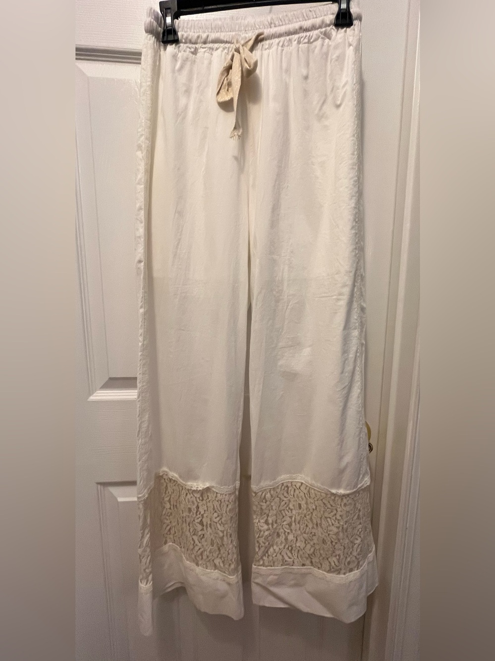 NWT Made in Italy Women's Cream Lace-Trim Wide-Leg Pants